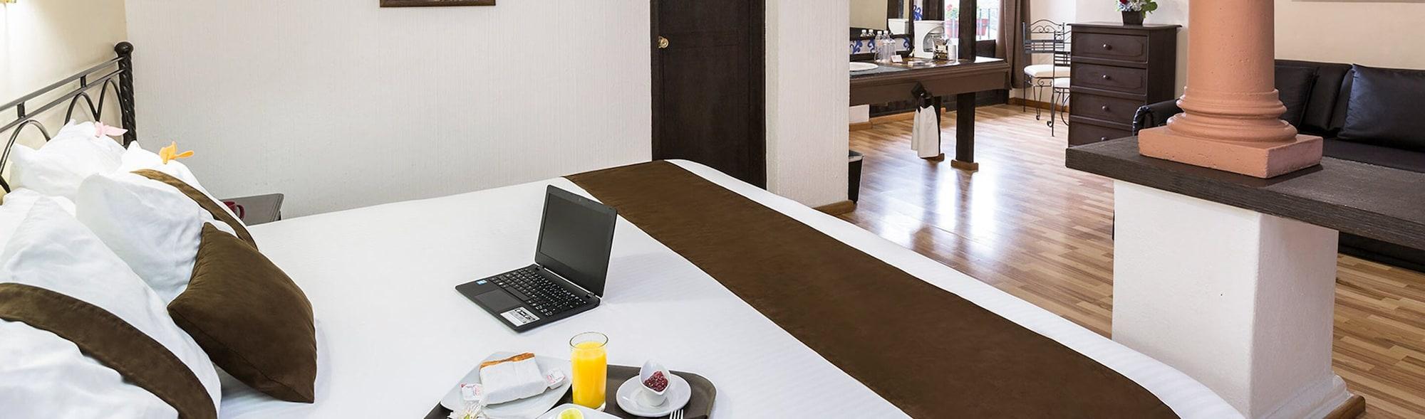 มิซิออน ชาลาปา พลาซา เด ลาส กอนเบนซิโอเนส Hotel คาลาปา ภายนอก รูปภาพ
