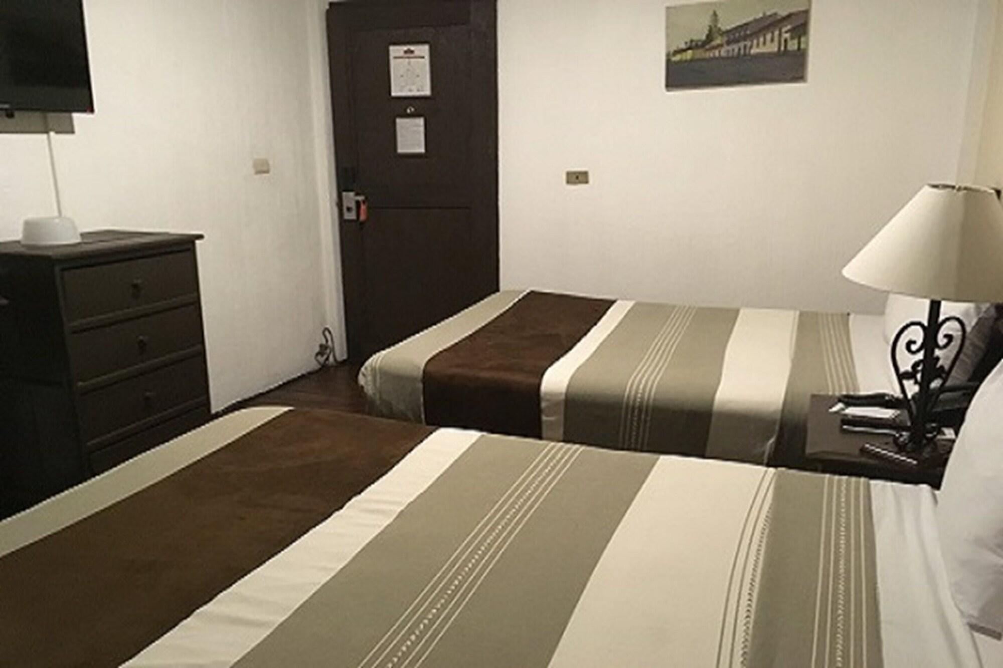มิซิออน ชาลาปา พลาซา เด ลาส กอนเบนซิโอเนส Hotel คาลาปา ภายนอก รูปภาพ