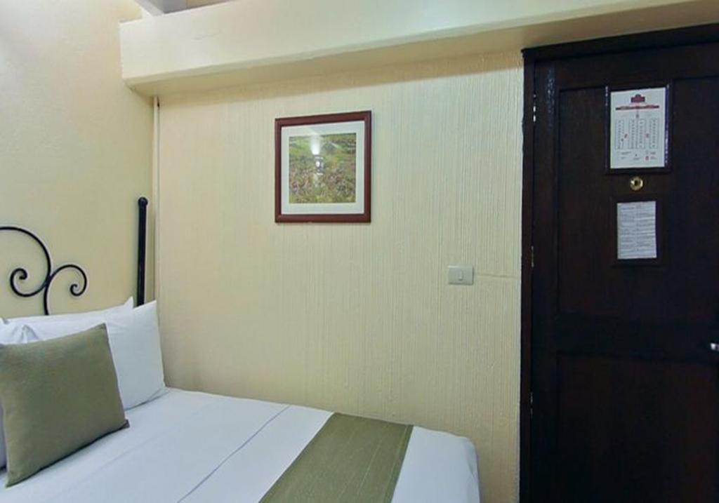 มิซิออน ชาลาปา พลาซา เด ลาส กอนเบนซิโอเนส Hotel คาลาปา ภายนอก รูปภาพ